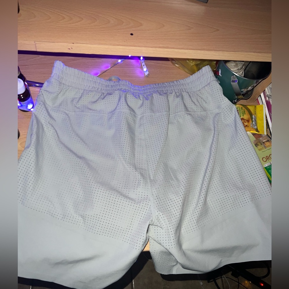 Alo yoga gray  shorts with pockets - Picture 2 of 4